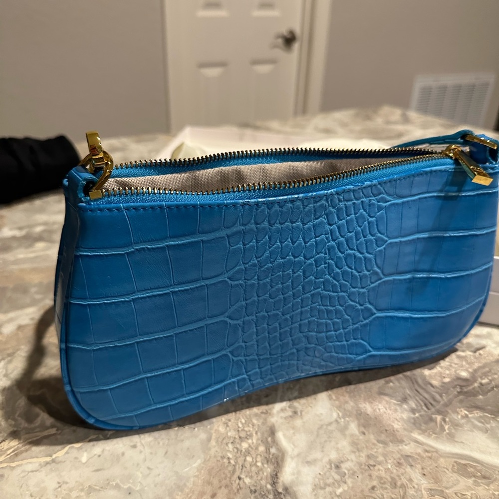 EVA SHOULDER HANDBAG